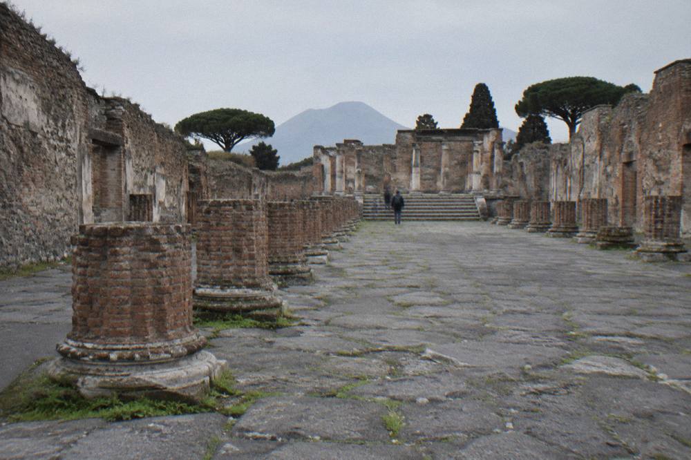A narrow gauge suburban train at a station platform near Pompei