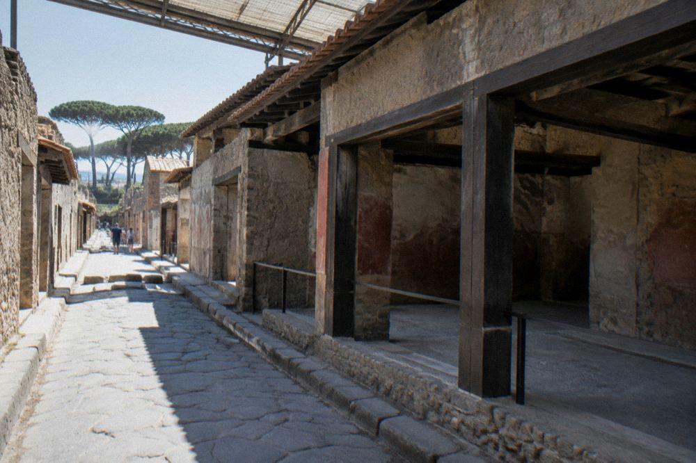 Interior of a Roman bath hall with marbled walls and stucco ceiling decoration