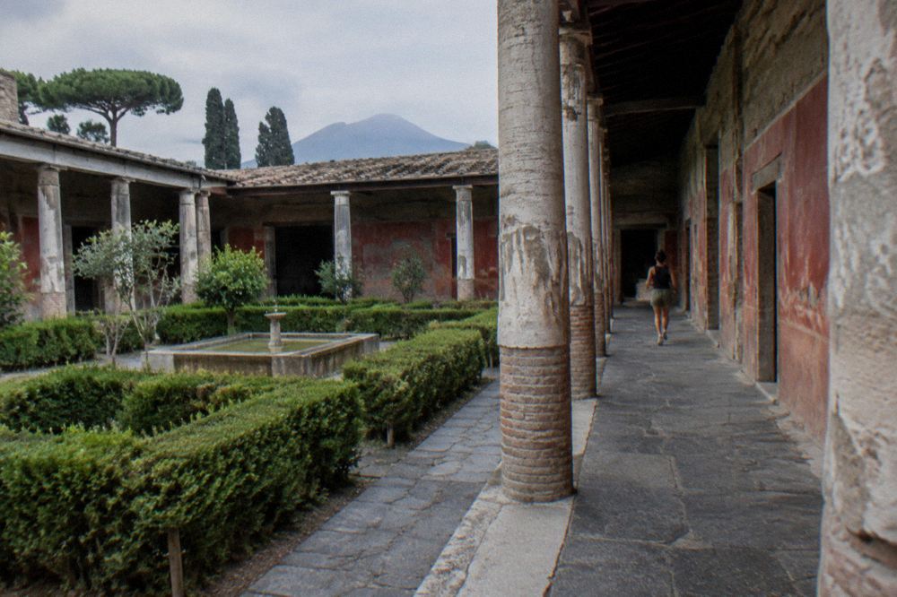 Painted wall fragments and preserved wood elements at the Herculaneum site